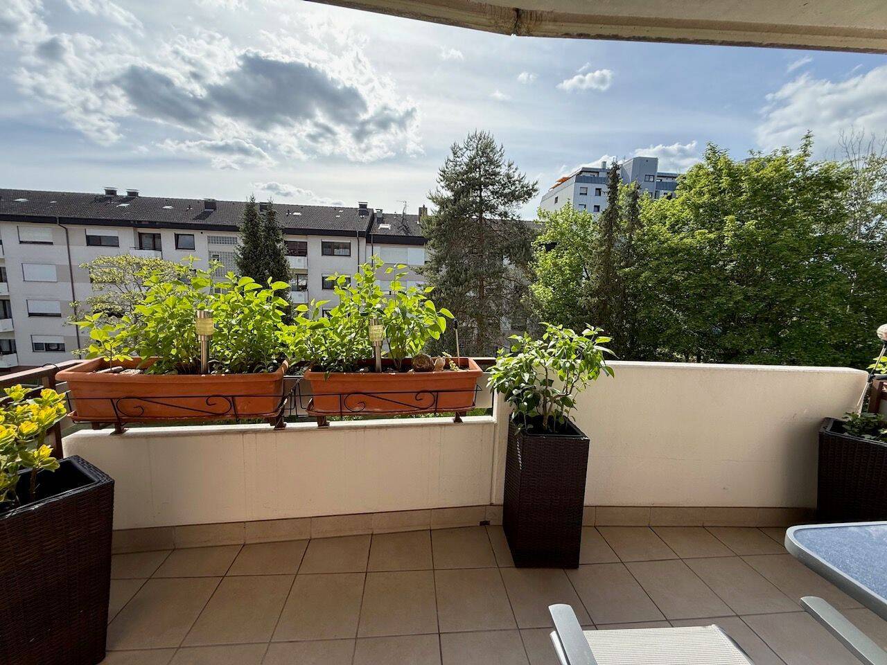 Einziehen oder investieren: Sonnige 3,5-Zimmer-Wohnung mit Südbalkon & Tiefgaragenstellplatz in Singen, 78224 Singen (Hohentwiel)