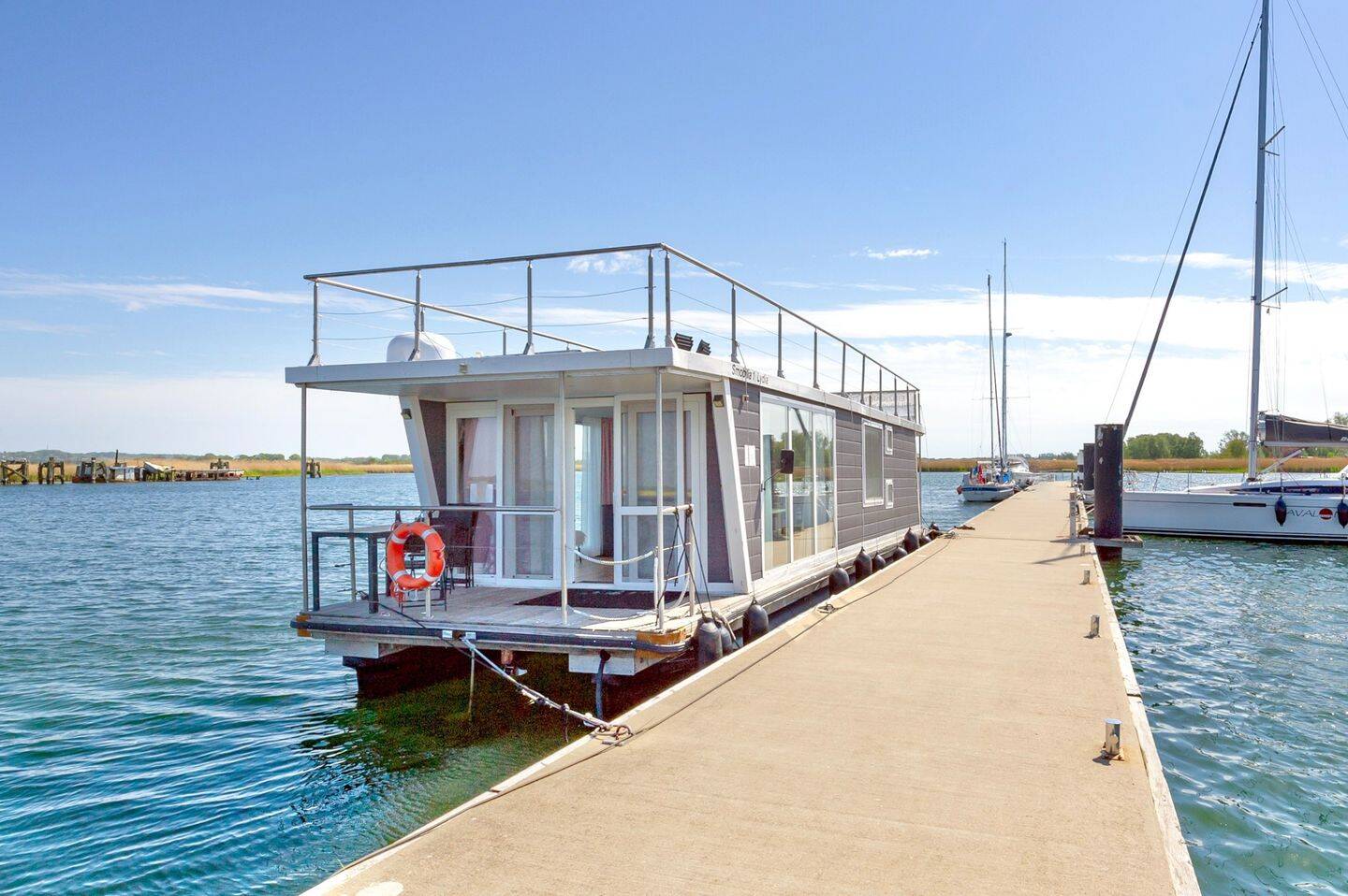 Wohnen auf dem Wasser: Hausboot mit Sauna und Dachterrasse, 18586 Mönchgut (Gager)