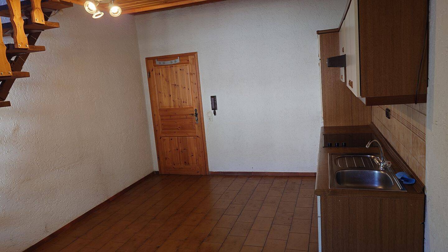 2-Zimmer-Wohnung mit Dachgeschosszimmer – Nachmieter gesucht in Frankfurt Nieder-Erlenbach, 60437 Frankfurt am Main