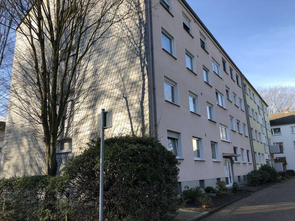 Schöne 2-Zimmer-Wohnung mit Balkon, neuem Bad und Bodenbelag, 46147 Oberhausen (Alsfeld Holten Schmachtendorf Sterkrade-Nord)