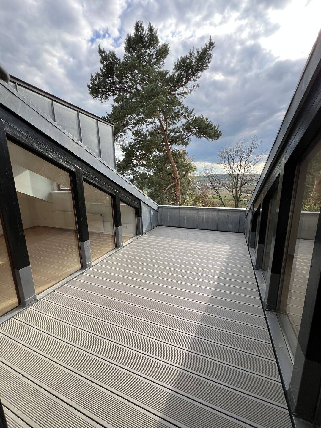 Lichtdurchflutete Dachgeschosswohnung mit Loggia und traumhaftem Grünblick, 36039 Fulda