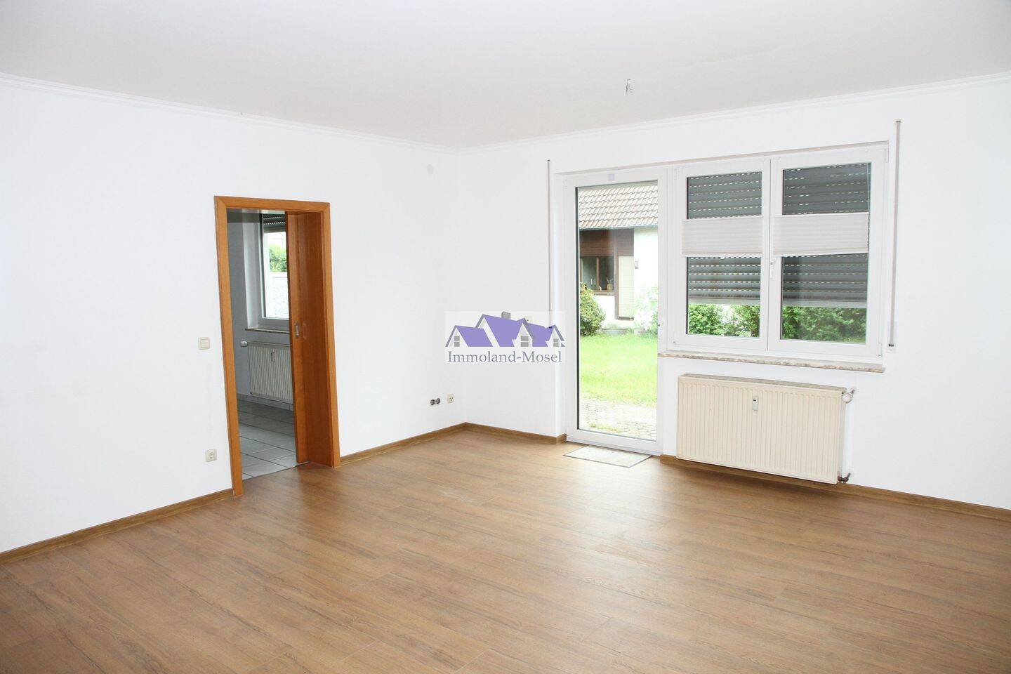 Frisch renovierte Wohnung, 3 Zi., Küche, Bad, 89 m², mit Terrasse und 2 Stellplätzen, 54523 Hetzerath