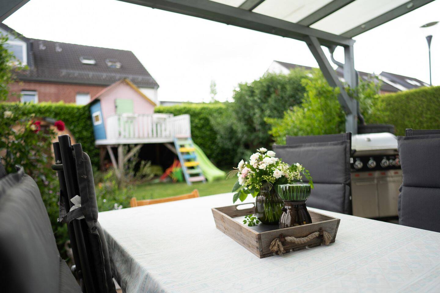 *provisionsfrei* Modernisiertes Reihenendhaus in Mettmann Champagne. Großer Garten, Fasssauna und Spielstraße, 40822 Mettmann