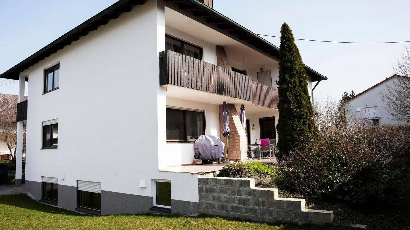 Attraktives Zweifamilienhaus mit Garten und Ausbaupotenzial in ruhiger Lage, 85051 Ingolstadt