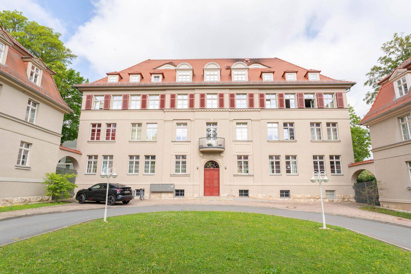 Historischer Charme trifft modernen Komfort: Exklusive Altbauwohnung mit Aufzug im Herzen von Weimar, 99423 Weimar (Altstadt Innenstadt Nordvorstadt Südstadt Westvorstadt)