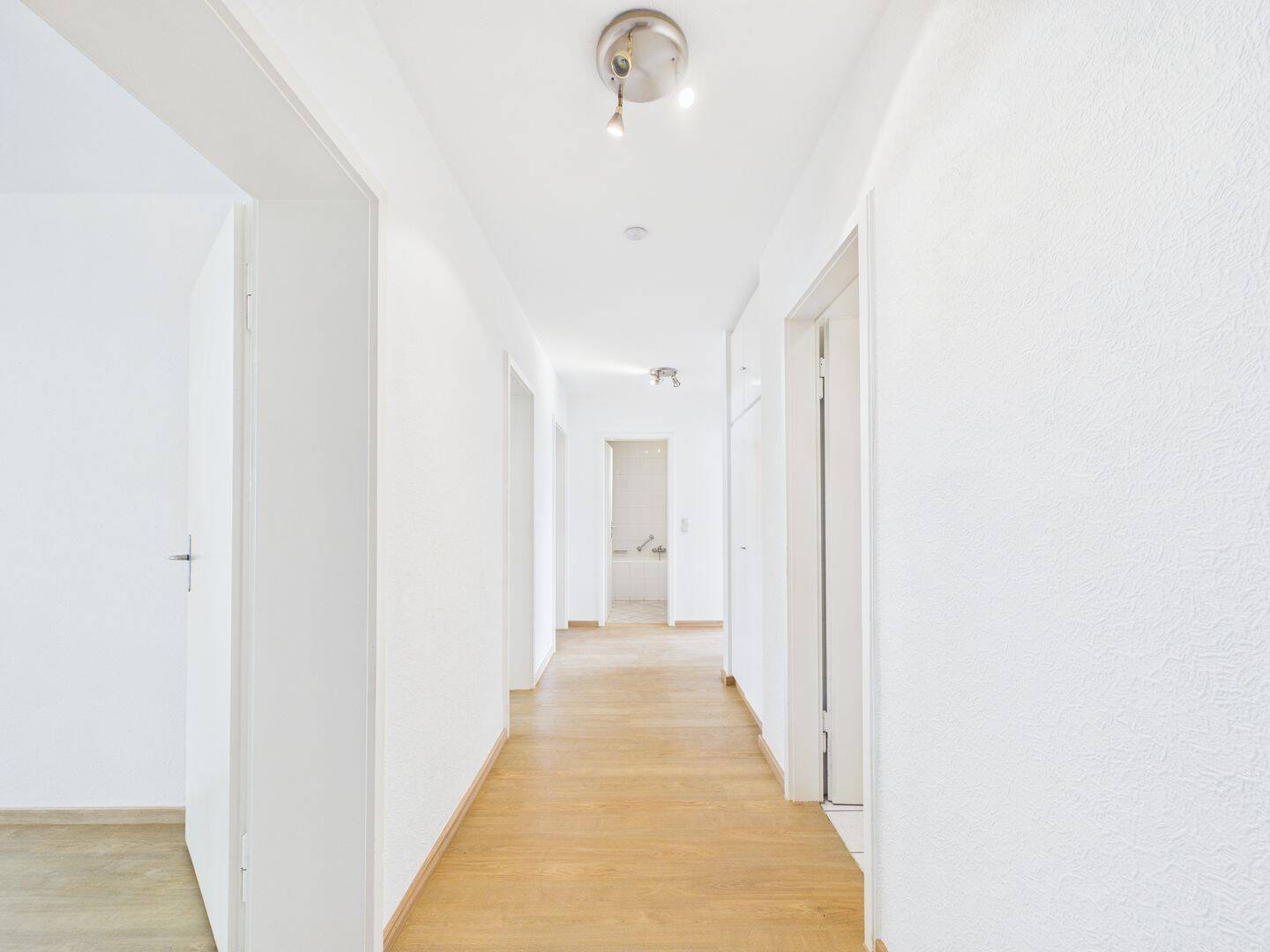 SITULI: Sonnige 3-Zimmer-Wohnung mit Südwest-Balkon in ruhiger Lage, 82110 Germering