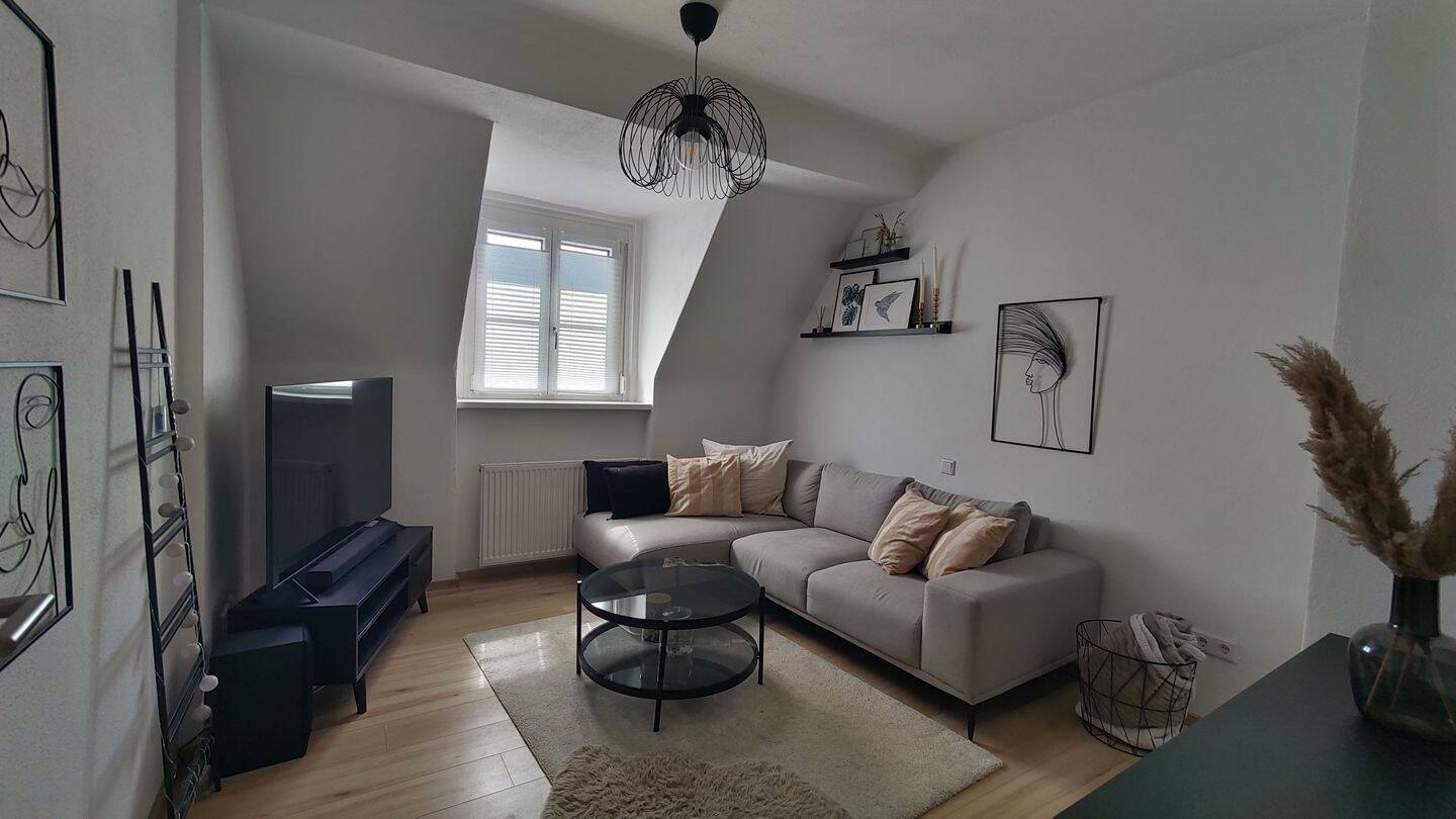 Wunderschöne gemütliche Kernsanierte 2 Zimmer Dachgeschosswohnung, 90480 Nürnberg (Gleißhammer Mögeldorf Tiergarten Weichselgarten Zerzabelshof)