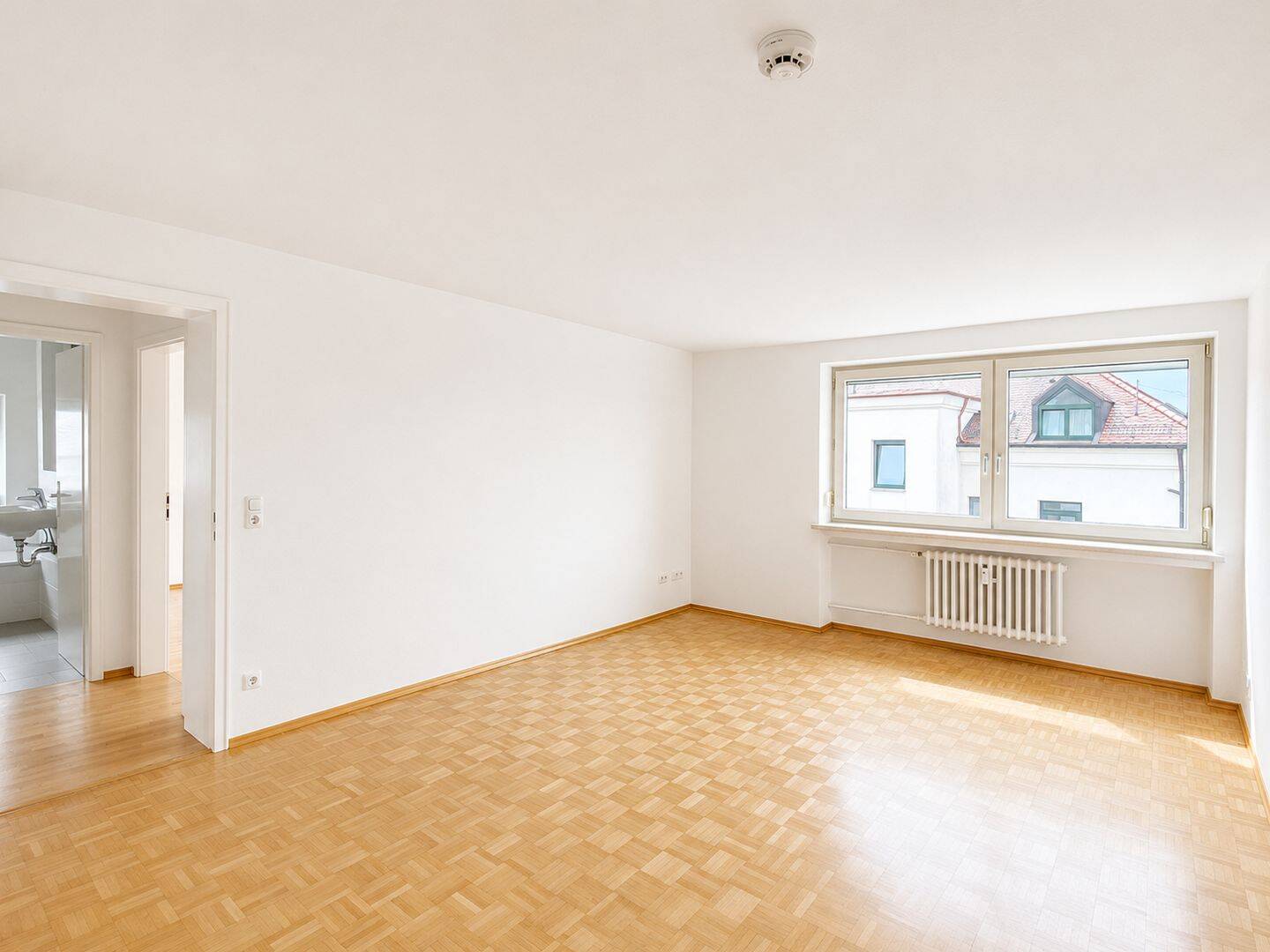 Herrlicher Ausblick! Helle 3-Zimmer-Wohnung am Oberhauser Bahnhof, 86154 Augsburg (Oberhausen)