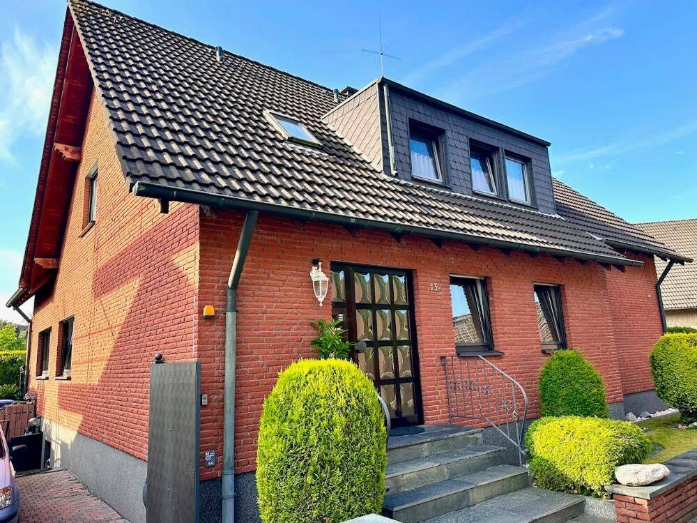 Geräumiges Zweifamilienhaus in bevorzugte Wohnlage in Lünen- Niederaden, 44532 Lünen