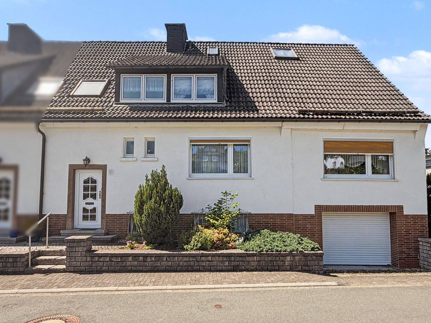 Vielseitige Doppelhaushälfte mit Potenzial für zwei Wohneinheiten in Bad Berleburg, 57319 Bad Berleburg