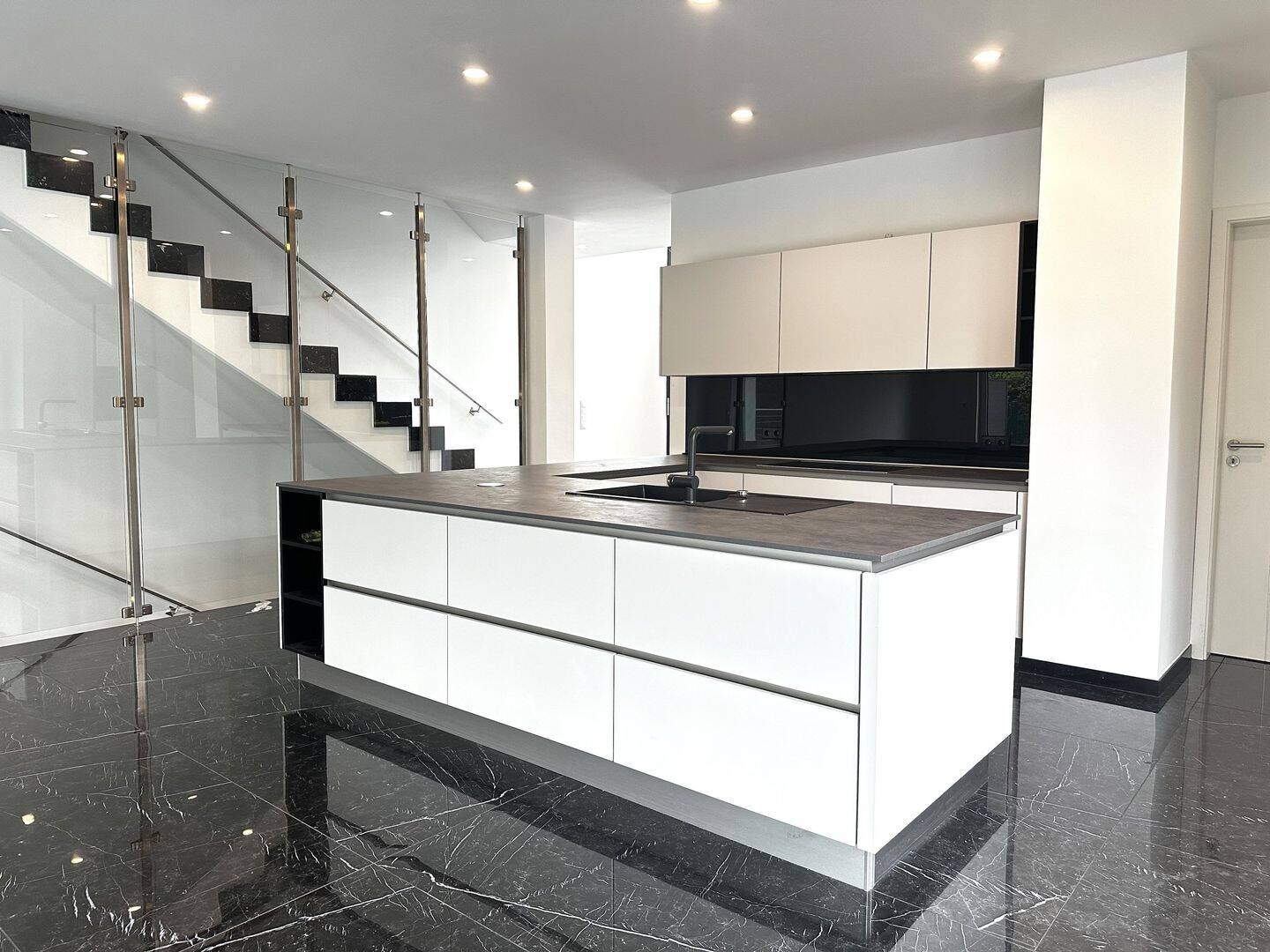 Familienfreundliche Doppelhaushälfte mit 4 Schlafzimmern, 3 Luxusbädern, Garten und Garage, 40667 Meerbusch