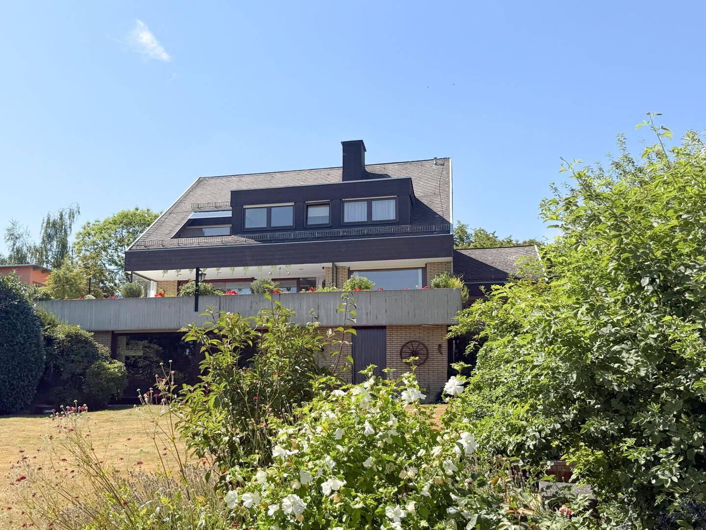 Brasselsberg / Bestlage… Feudales, sehr großzügiges Einfamilienhaus mit herrlichem Fernblick und traumhaft schönem Garten, 34132 Kassel (Bad Wilhelmshöhe Brasselsberg Niederzwehren Nordshausen Oberzwehren)