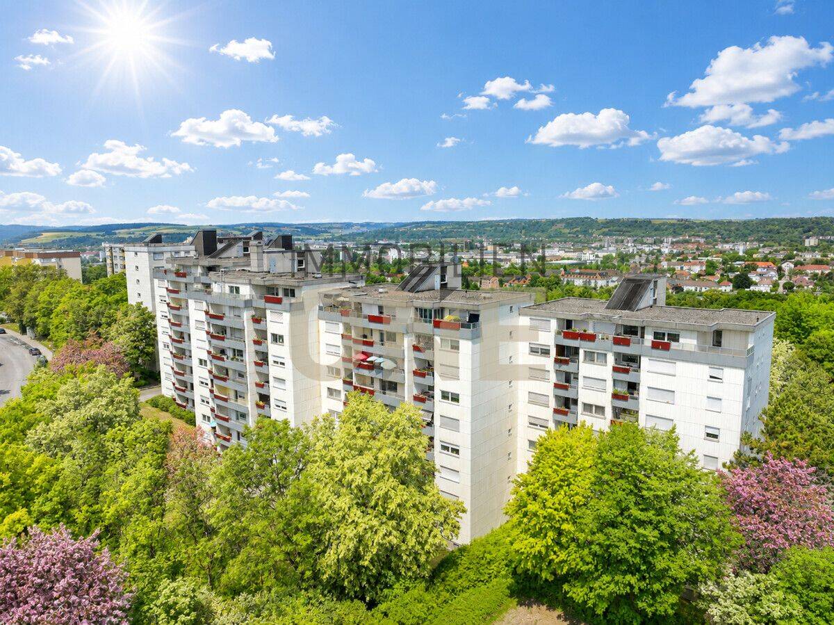 Freie 2-Zimmerwohnung mit Loggia, Tiefgarage und Blick ins Grüne, 93051 Regensburg (Galgenberg Großprüfening-Dechbetten-Königswiesen Kumpfmühl-Ziegetsdorf-Neuprüll)