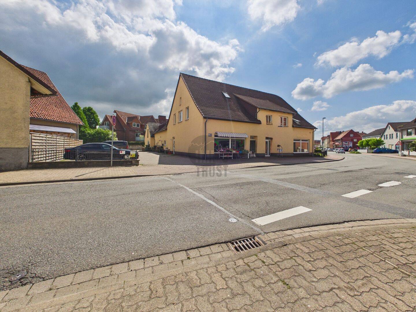 Charmantes Wohn- und Geschäftshaus mit Entwicklungspotenzial im Herzen von Lindhorst, 31698 Lindhorst