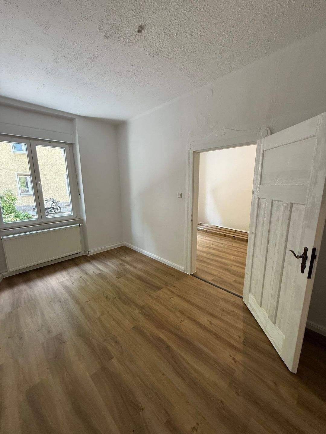 Provisionsfrei: Renovierte 3-Zimmer-Altbauwohnung in sehr zentraler Lage!, 90459 Nürnberg