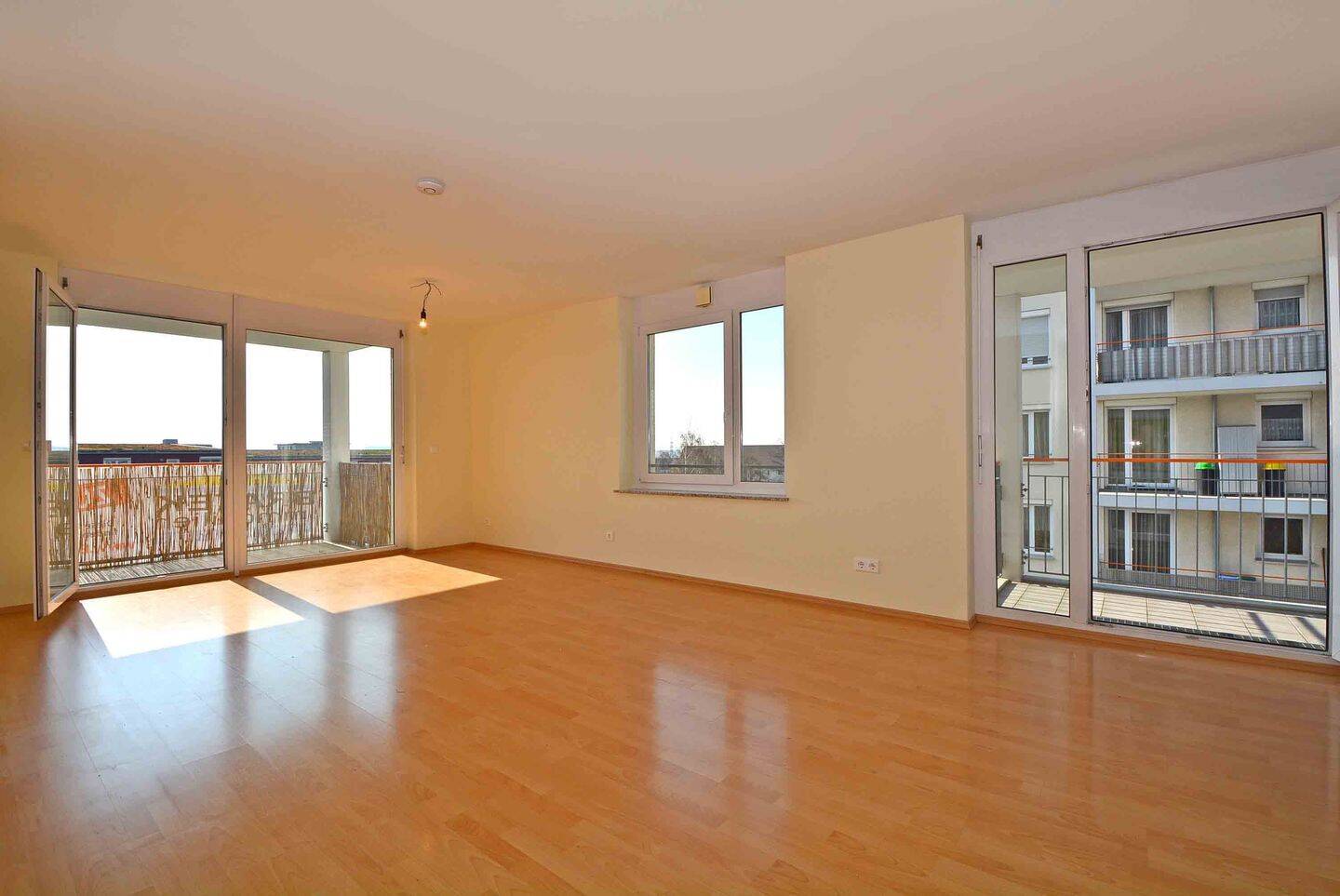 +++ Fernblick & Sonnenuntergang – hell & sonnig – 2 Balkone & 2 Bäder – inklusive EBK – TG-Stellplatz optional +++, 70376 Stuttgart (Bad Cannstatt Burgholzhof Münster Zuffenhausen)