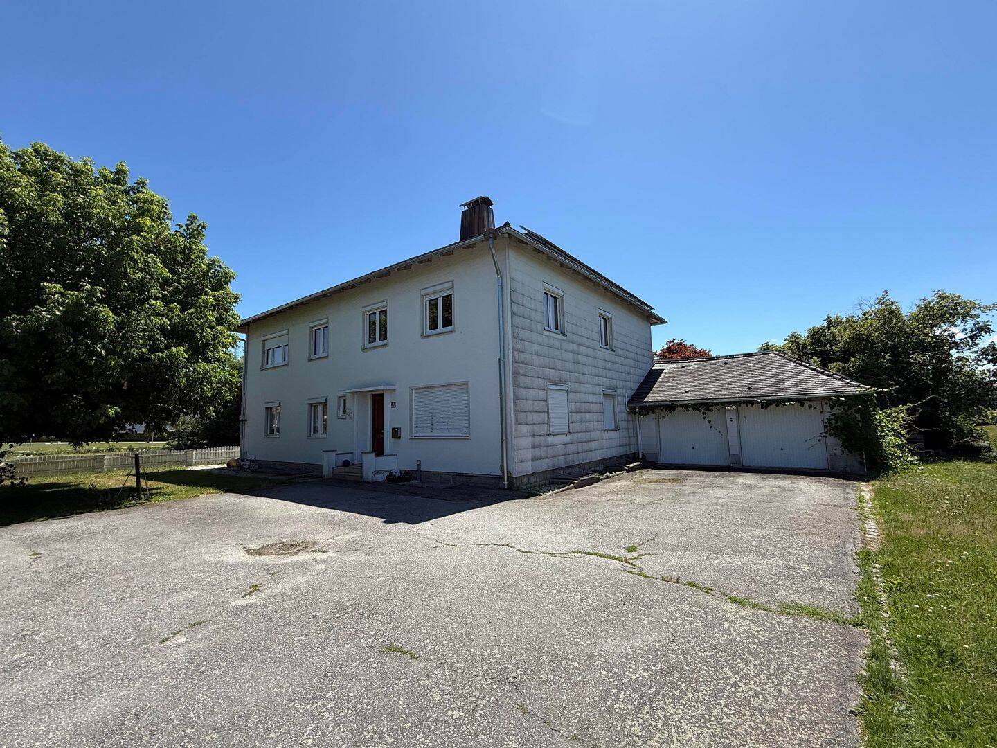 Zweifamilienhaus mit PV-Anlage, 1.274 m² Grundstück in sonniger, zentraler Lage – Aldersbach, 94501 Aldersbach