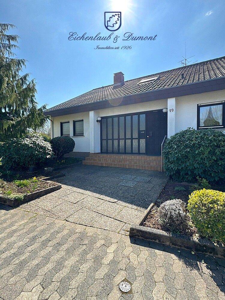 Großzügiges 1-FH + ELW, freistehend mit 2 Garagen, Kamin + Wintergarten, 66292 Riegelsberg
