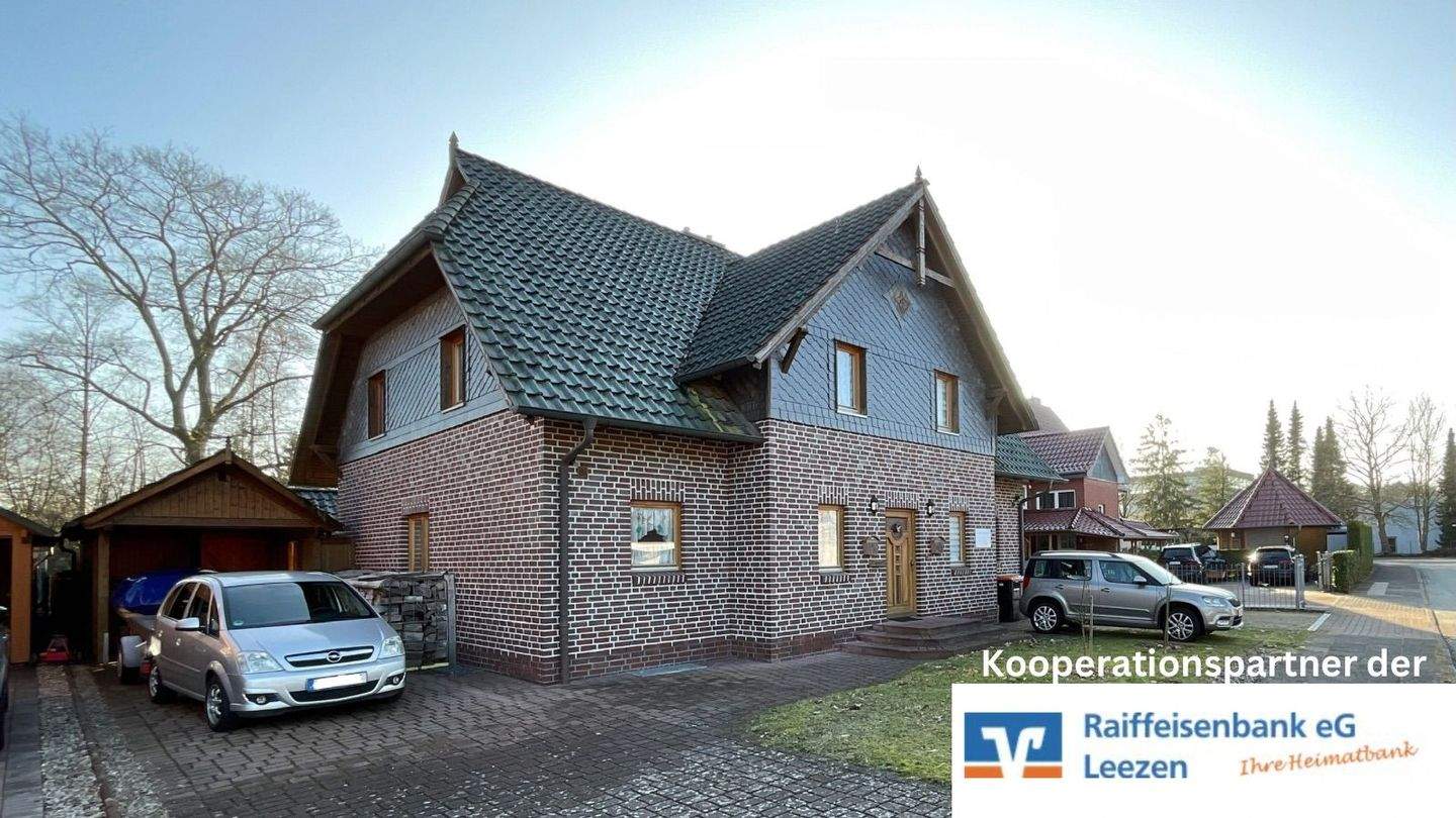 Viel Platz für Ihre Ideen: Mehrfamilienhaus mit zwei Einheiten und Vermietungsertrag, 23812 Wahlstedt