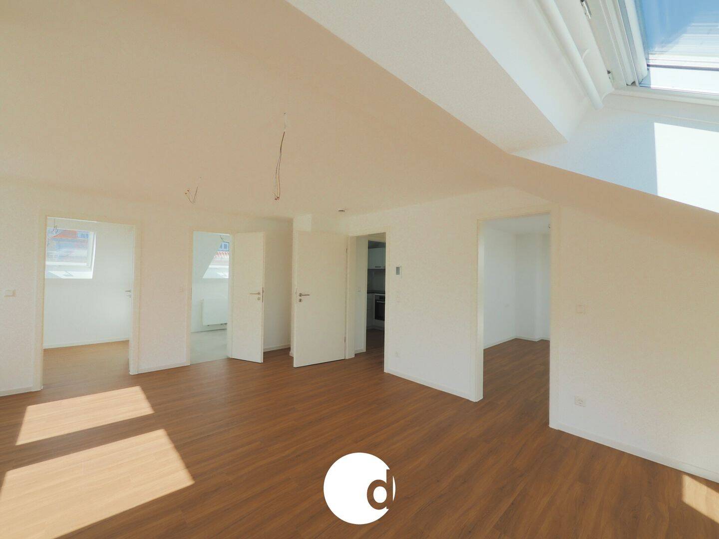 Schöne sanierte Dachgeschosswohnung mit Weitblick, 70191 Stuttgart (Bad Cannstatt Nord)