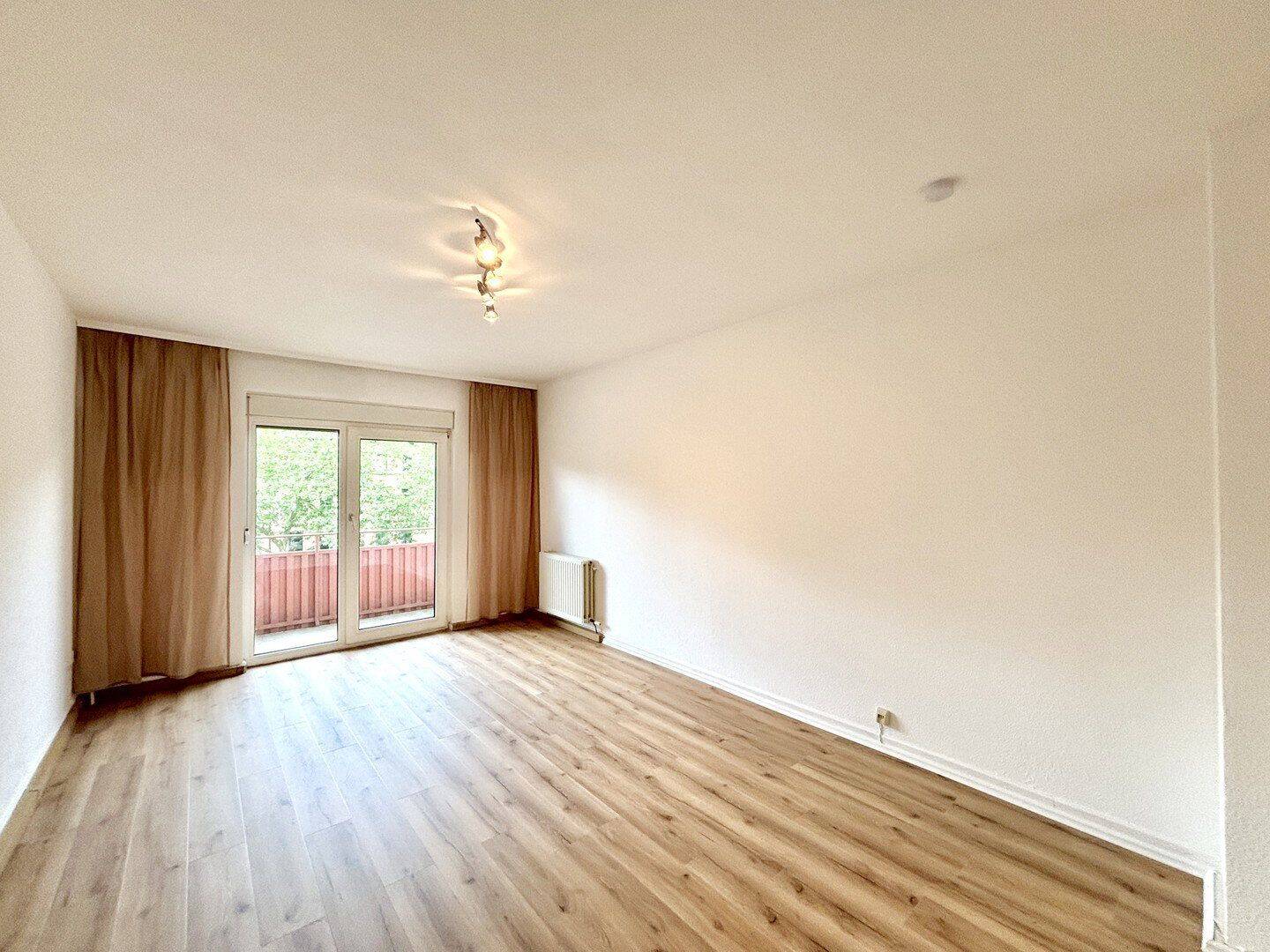 Modernisierte 2-ZKB mit Einzelgarage & Balkon nahe KIT – Karlsruhe-Innenstadt-Ost – ab sofort, 76131 Karlsruhe
