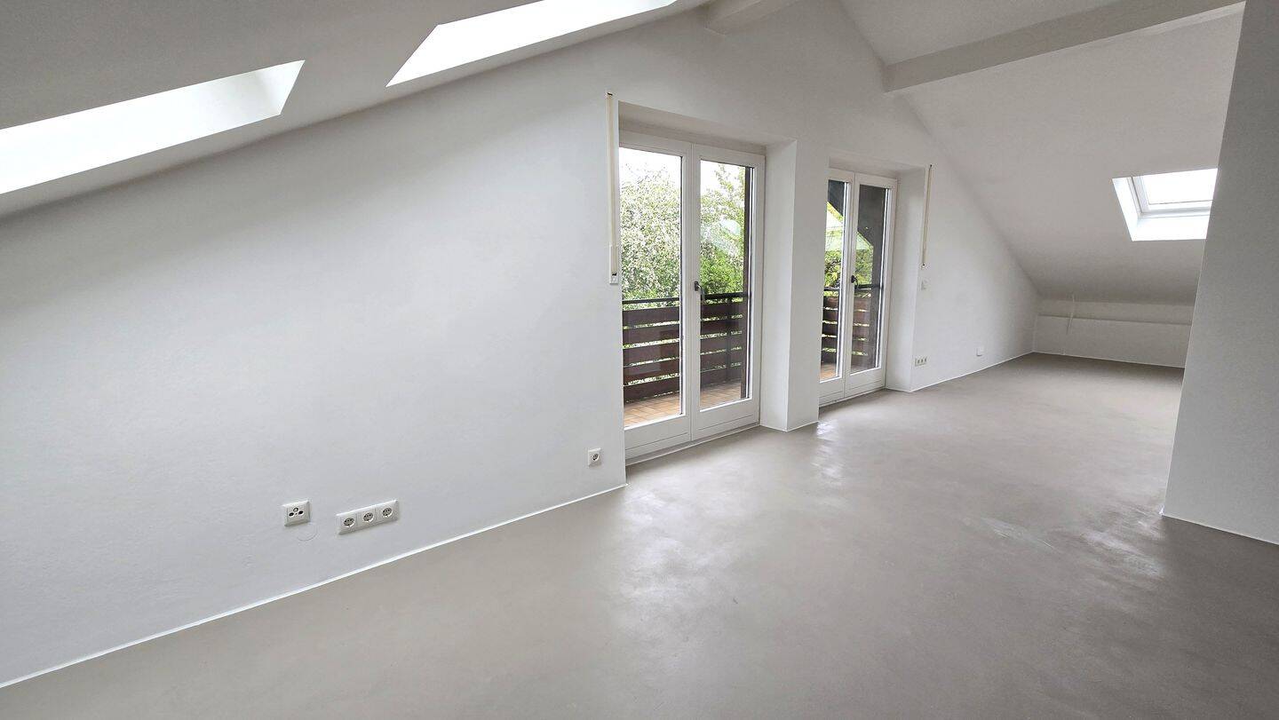 Exklusive 1,5-Zimmer-Dachgeschosswohnung in ruhiger Lage von Großkarolinenfeld, 83109 Großkarolinenfeld