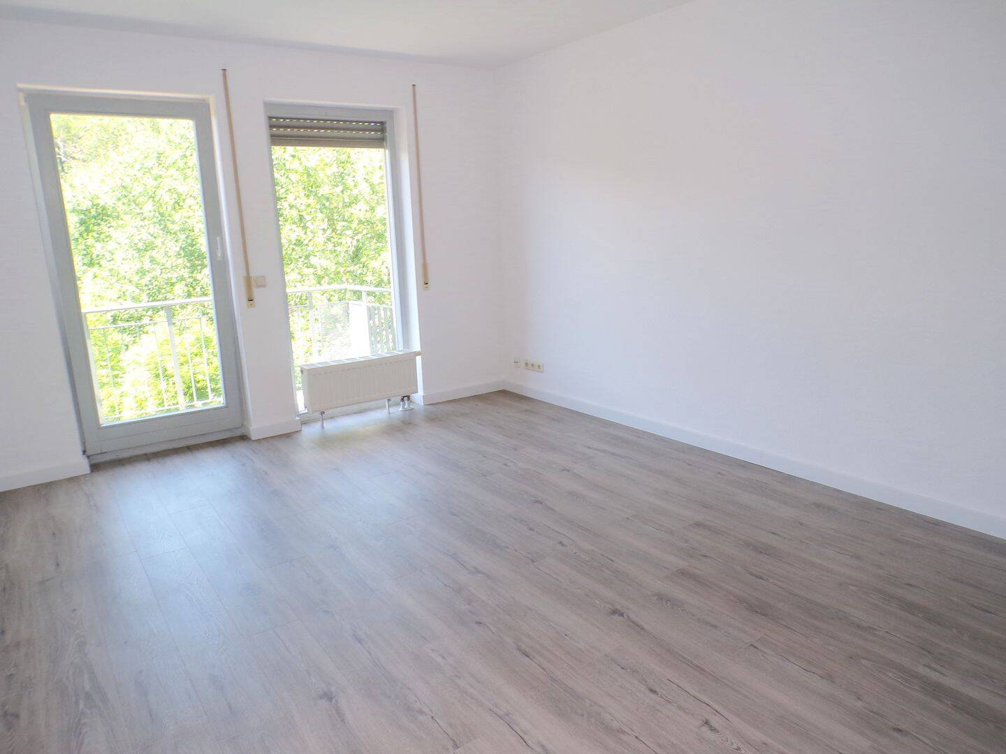 ** mit Balkon ** 1 Zimmer Wohnung im Zentrum von Werdau zu vermieten!, 8412 Werdau