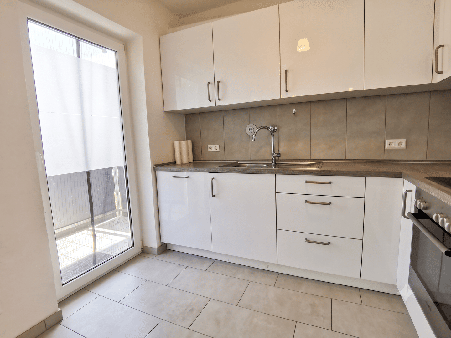 Modernisierte 3-Zimmer-Wohnung im 1. OG mit top EBK, zwei Balkonen und Stellplatz in Backnang, 71522 Backnang