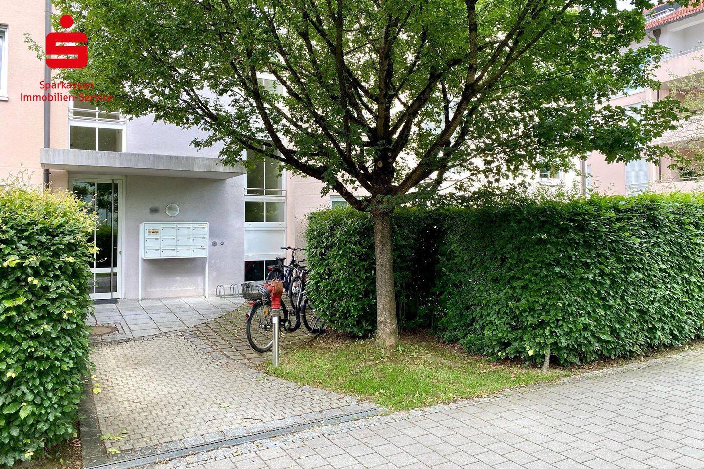 Familienfreundliche Maisonette-Wohnung mit großem Westgarten, Balkon und zwei Bädern, 85774 Unterföhring