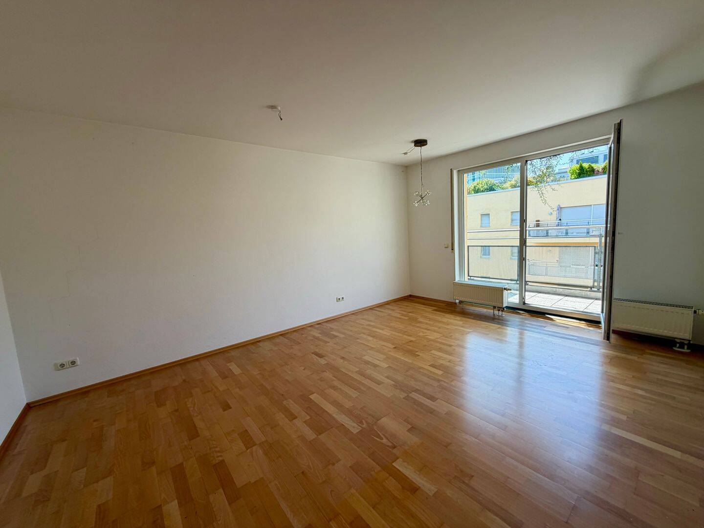 Attraktive 2-Zimmerwohnung mit Balkon und Tiefgaragenstellplatz, 60486 Frankfurt am Main (Bockenheim Gallus Rödelheim Westend-Süd)