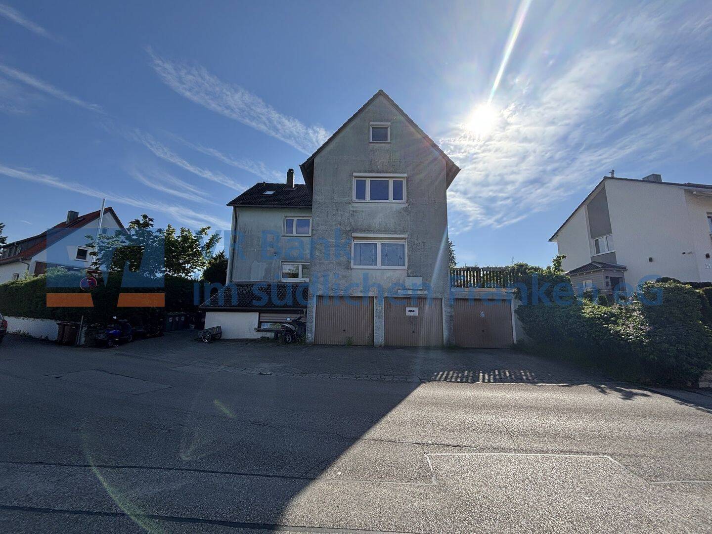 Mehrfamilienhaus mit Entwicklungspotenzial – 4 Wohneinheiten, Garagen und Gartenhaus, 91575 Windsbach