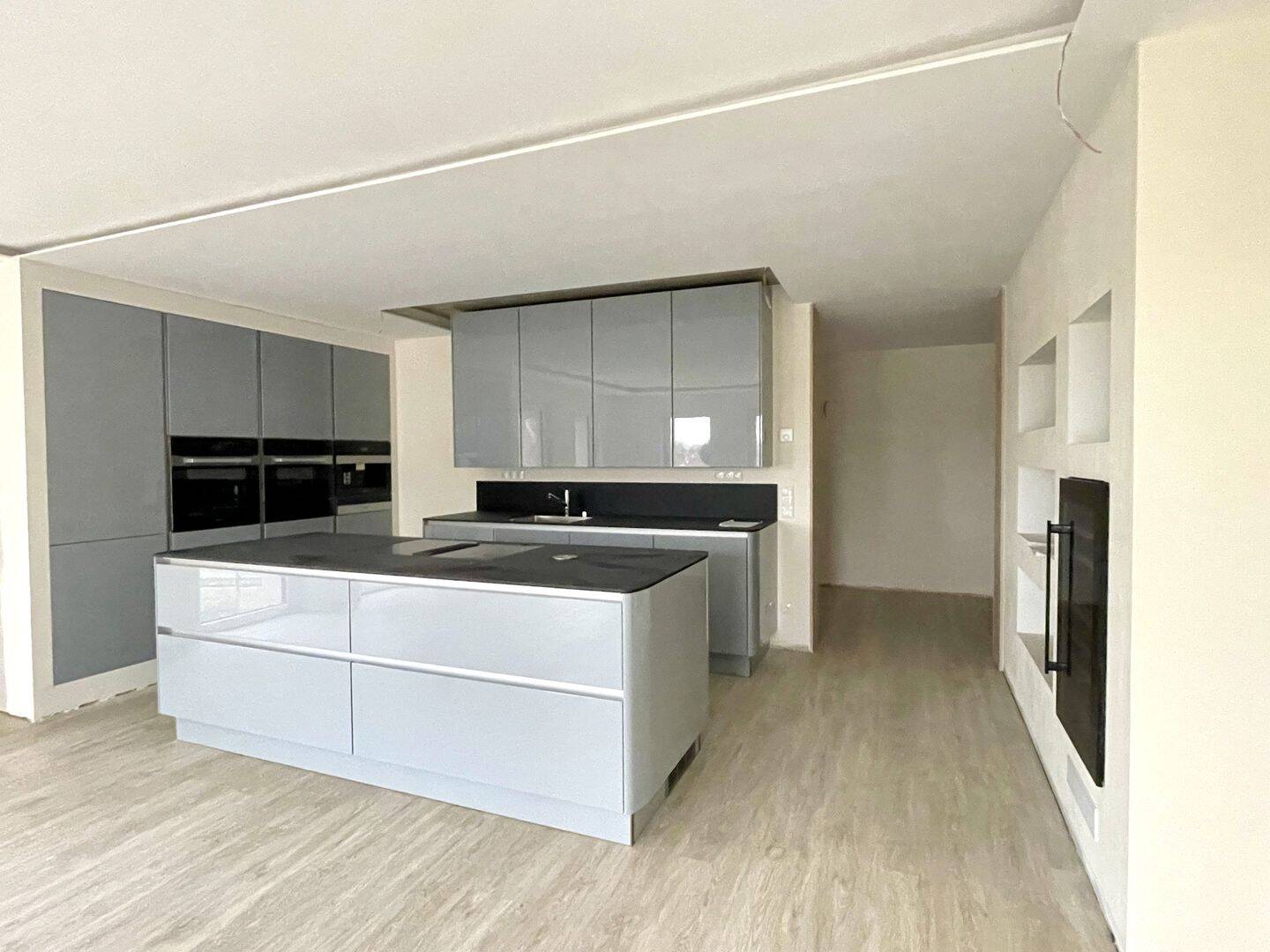 Exklusive 4-Raum-Wohnung mit Sauna, hochwertiger Einbauküche, 2 Bädern und großem Balkon, 3050 Cottbus (Madlow Sachsendorf Spremberger Vorstadt)