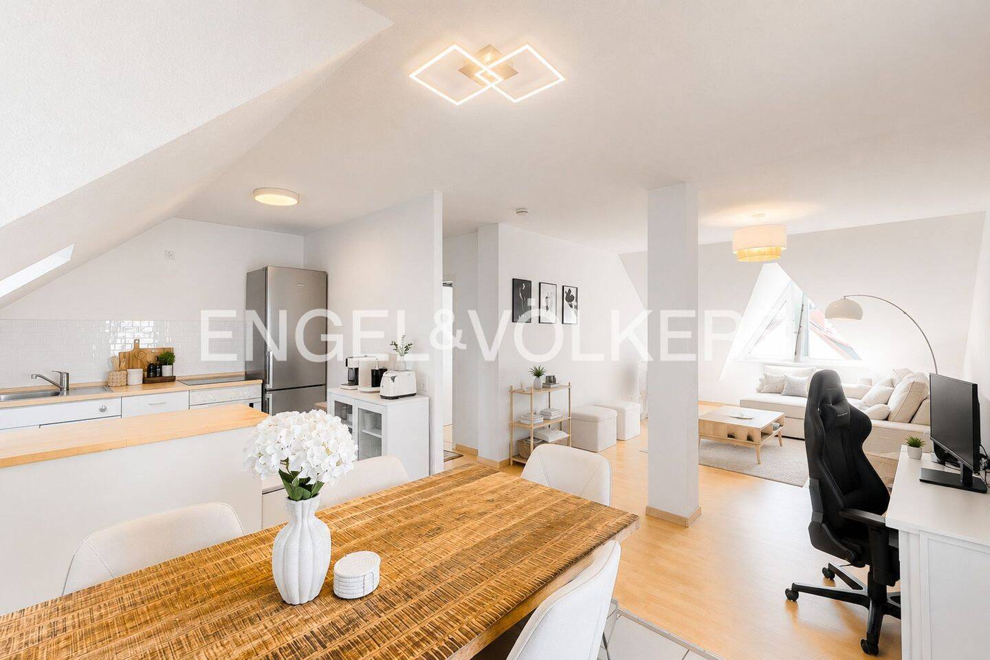 Moderne, lichtdurchflutete Dachgeschosswohnung in Erbenheim!, 65205 Wiesbaden
