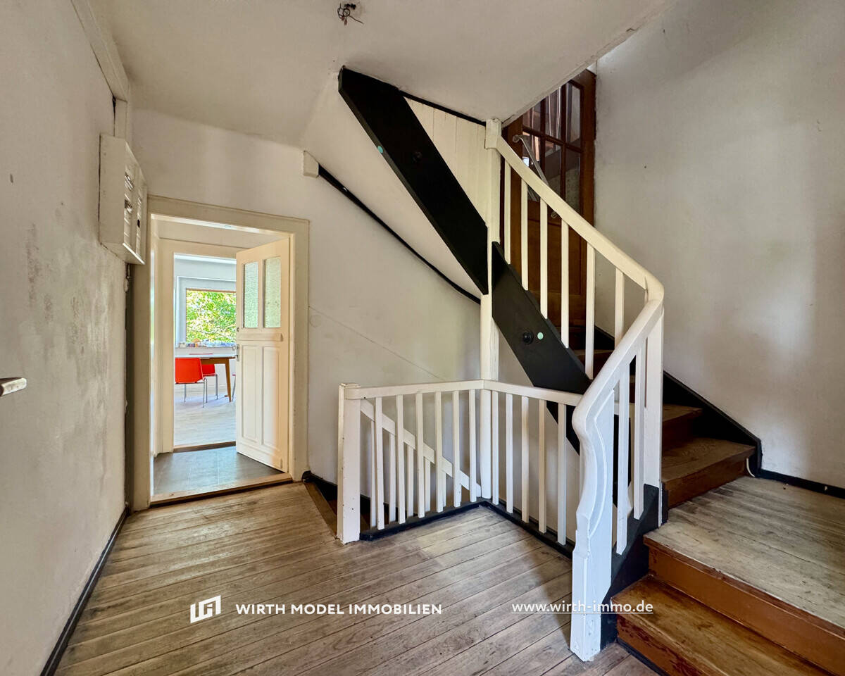 1.139 m² Grundstücksfläche mit Dreifamilienhaus und Doppelgarage an der Haardt, 97422 Schweinfurt