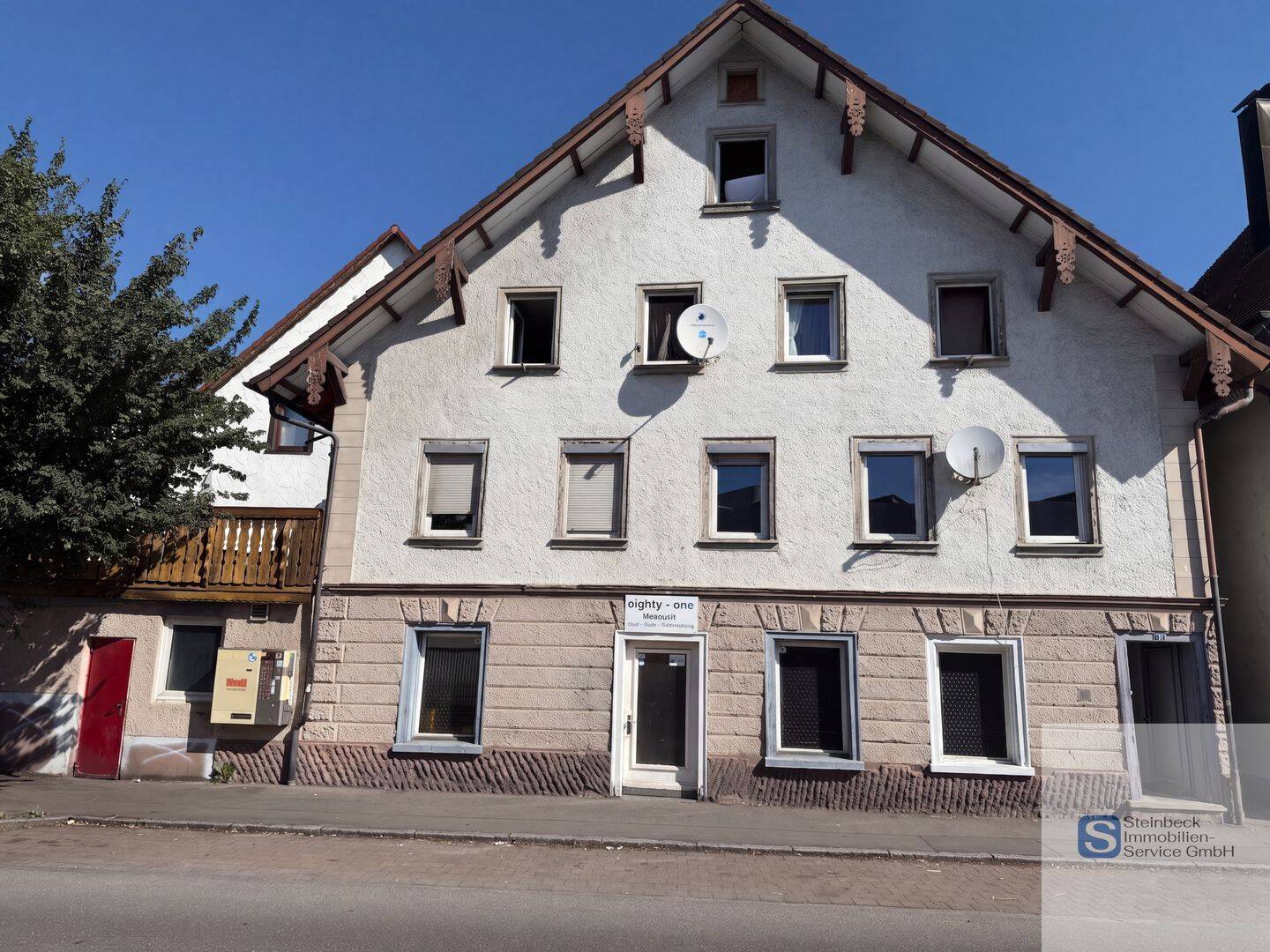 Preis trifft Potenzial – 3 Wohnungen, Gaststätte und Reihenhaus in zentraler Lage von Meßkirch, 88605 Meßkirch