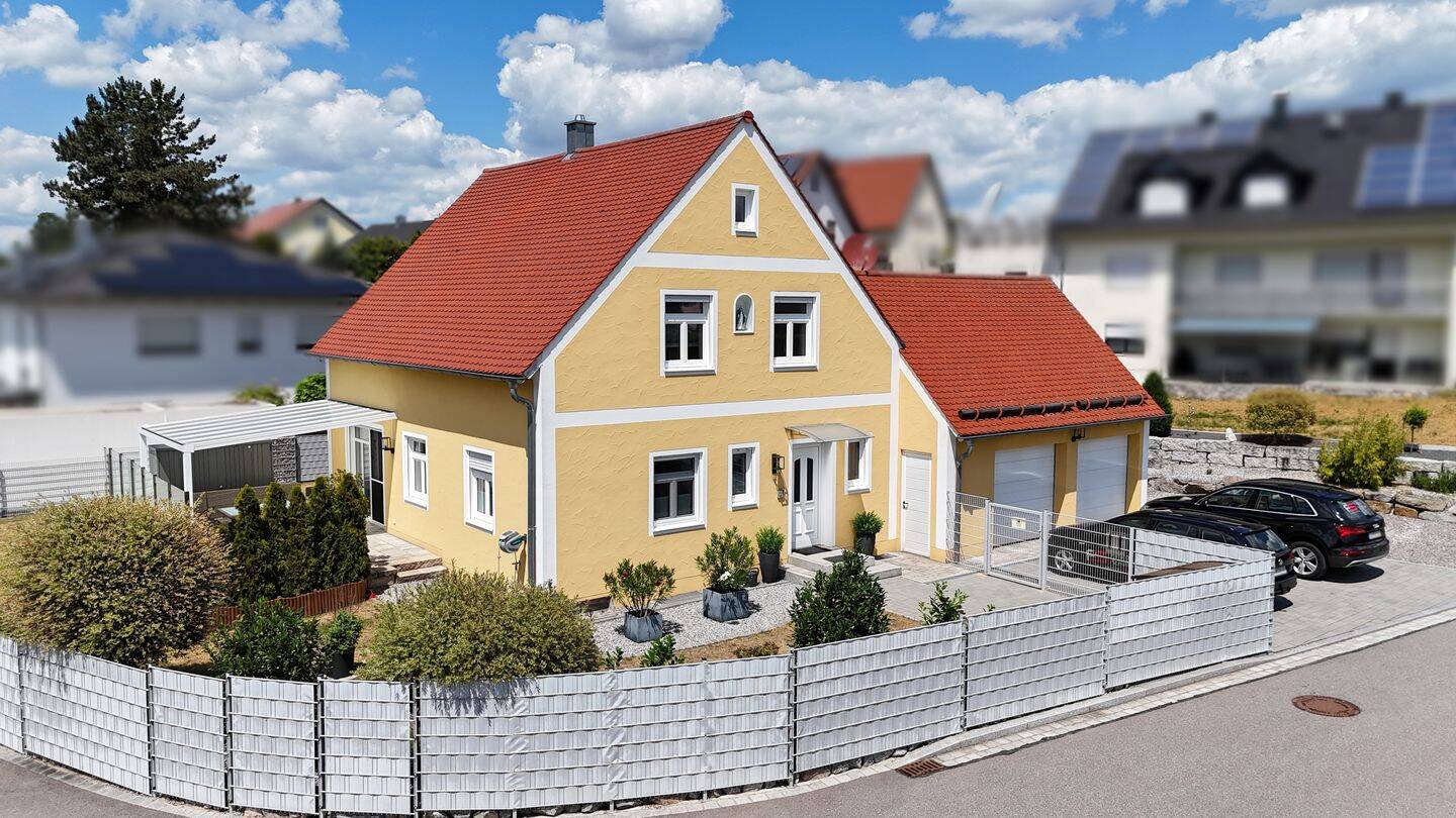 Gepflegtes Einfamilienhaus mit Keller und Doppelgarage in Kallmünz, 93183 Holzheim a. Forst