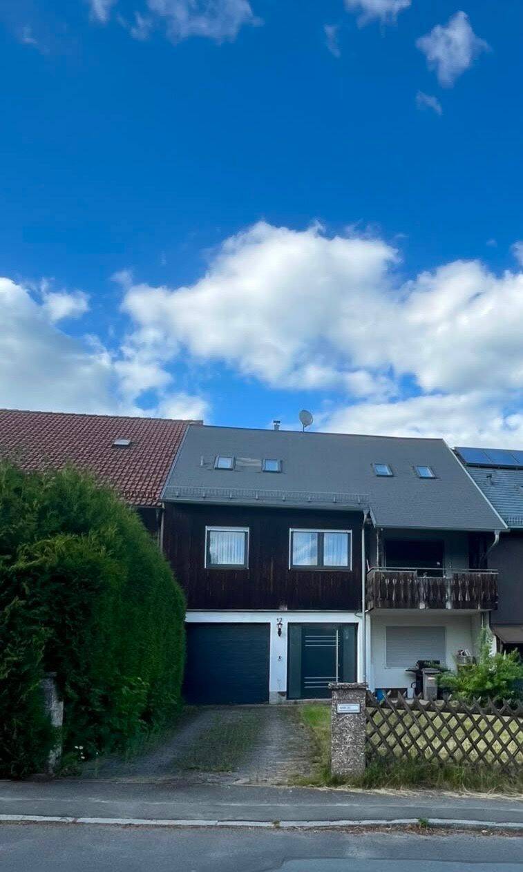 Modernes 6 Zimmer Haus mit Luxusbad, Garten, Garage & ausgebautem Dachgeschoss in Schönwald, 95173 Schönwald