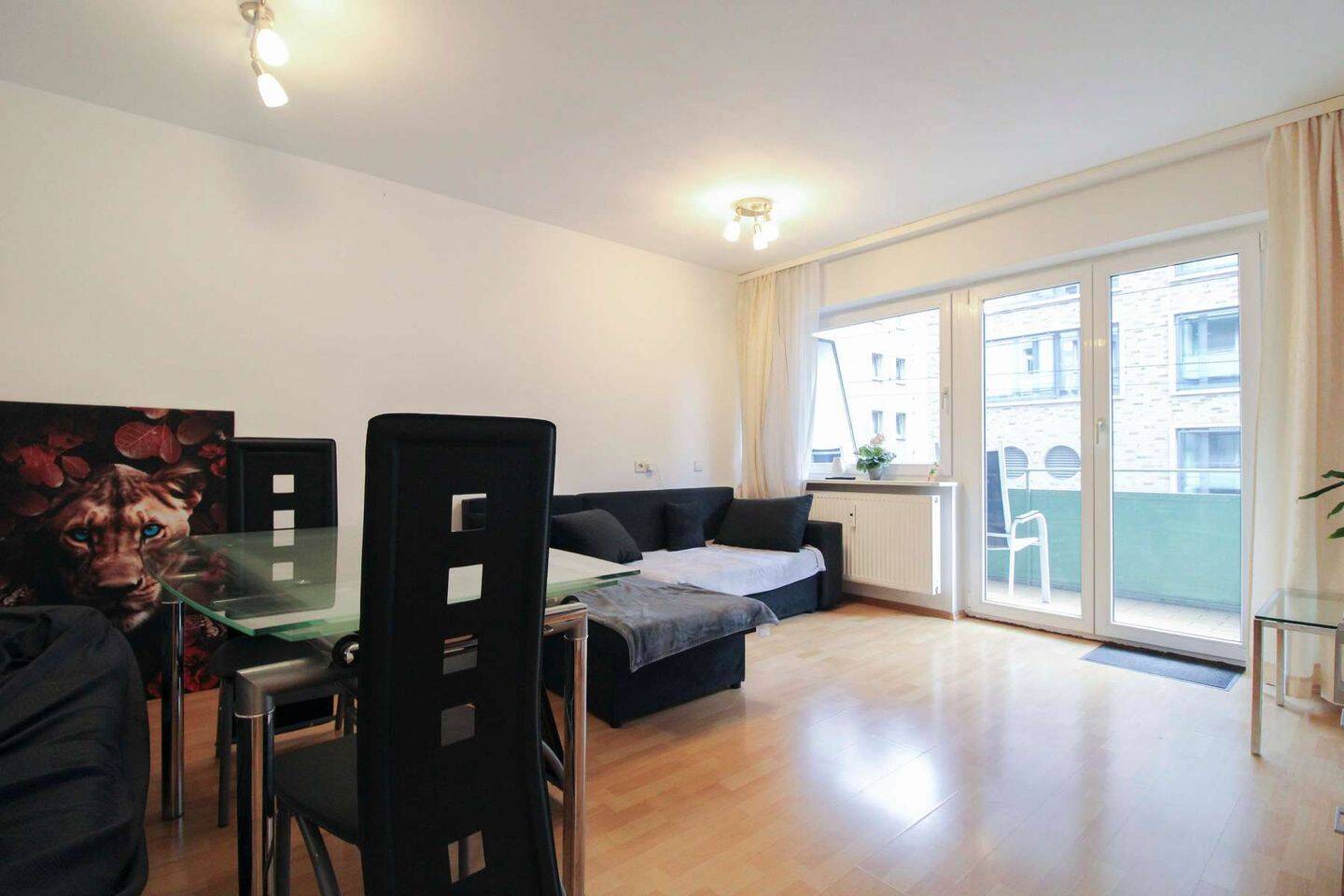 Zentrale 2-Zimmer-Wohnung mit Südbalkon und guter Anbindung, 70190 Stuttgart (Mitte Ost)