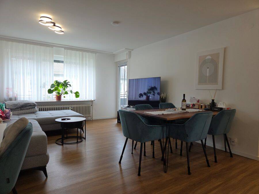 Provisionsfrei* KERNSANIERTE 2-Zimmer-Wohnung mit EBK, Westbalkon & ruhige Lage in Altbach, 73776 Altbach