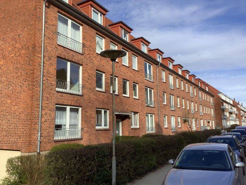 Da kommt man gern Heim: renovierte 1-Zimmer- Dachgeschoss- Wohnung mit Ausblick!, 23562 Lübeck (Sankt Jürgen)