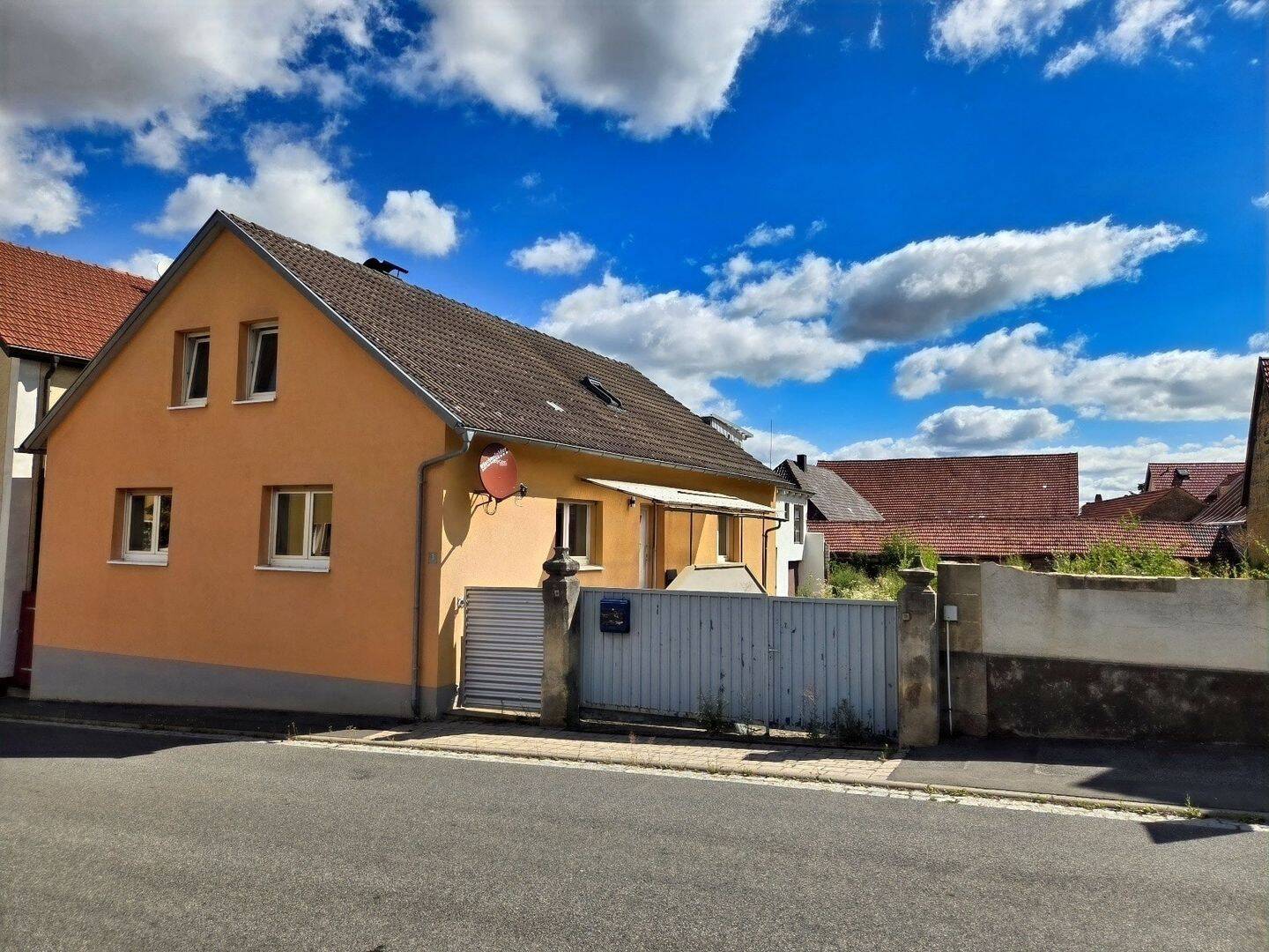 Großes EFH mit Nebengebäude und großem Grund in zentraler Lage von Aidhausen/Kerbfeld, 97491 Aidhausen