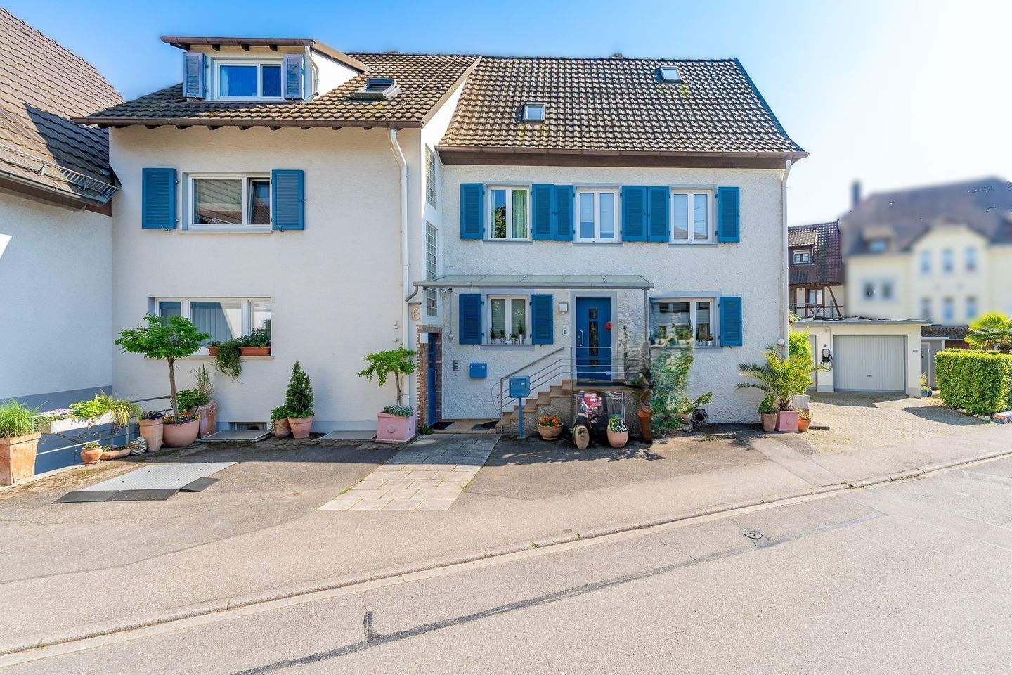 Mehrgenerationenhaus mit drei Wohneinheiten, modernem Glasfaseranschluss und schönem Garten, 79415 Bad Bellingen