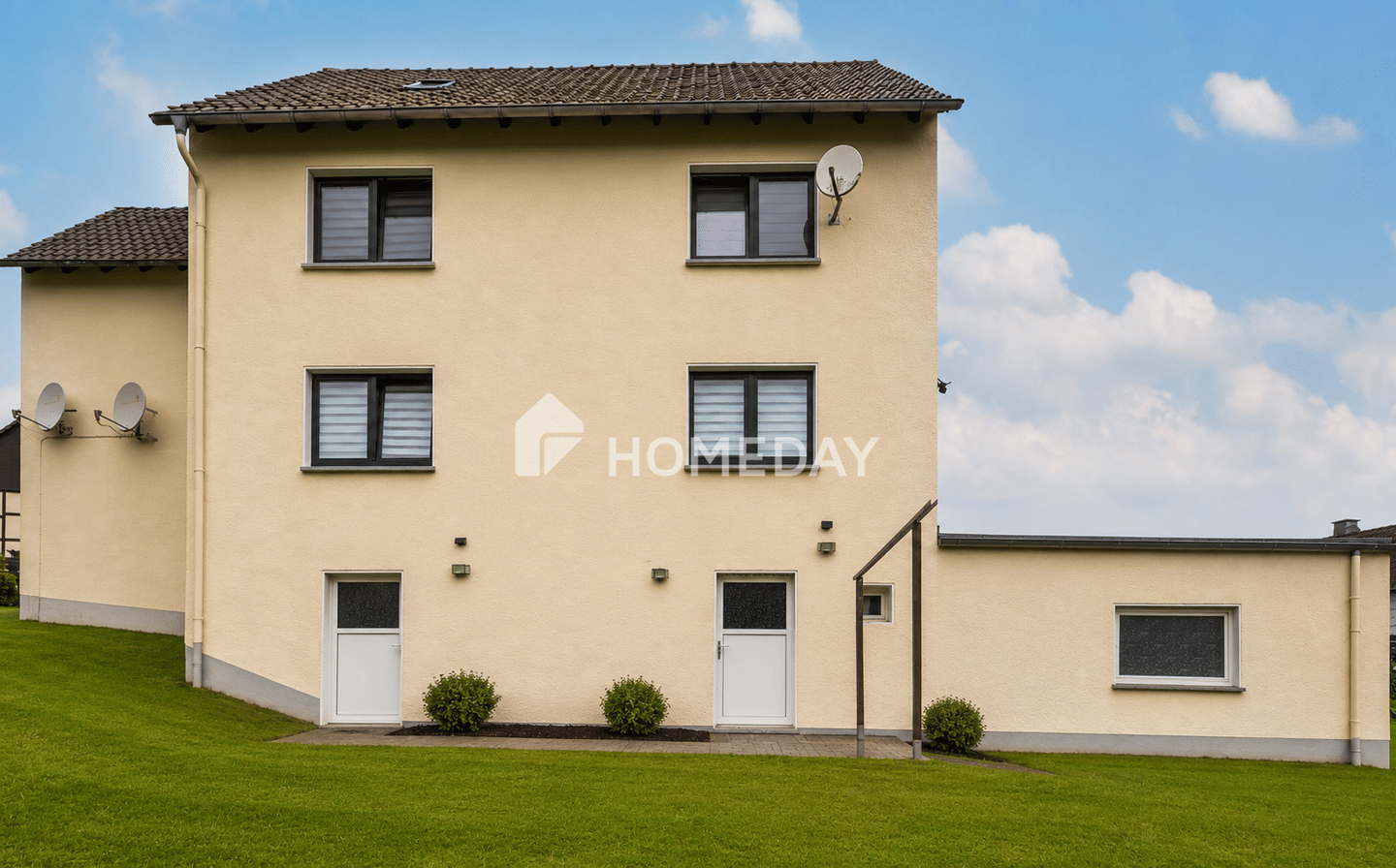Großzügiges Zweifamilienhaus mit viel Platz in guter Lage, 53809 Ruppichteroth