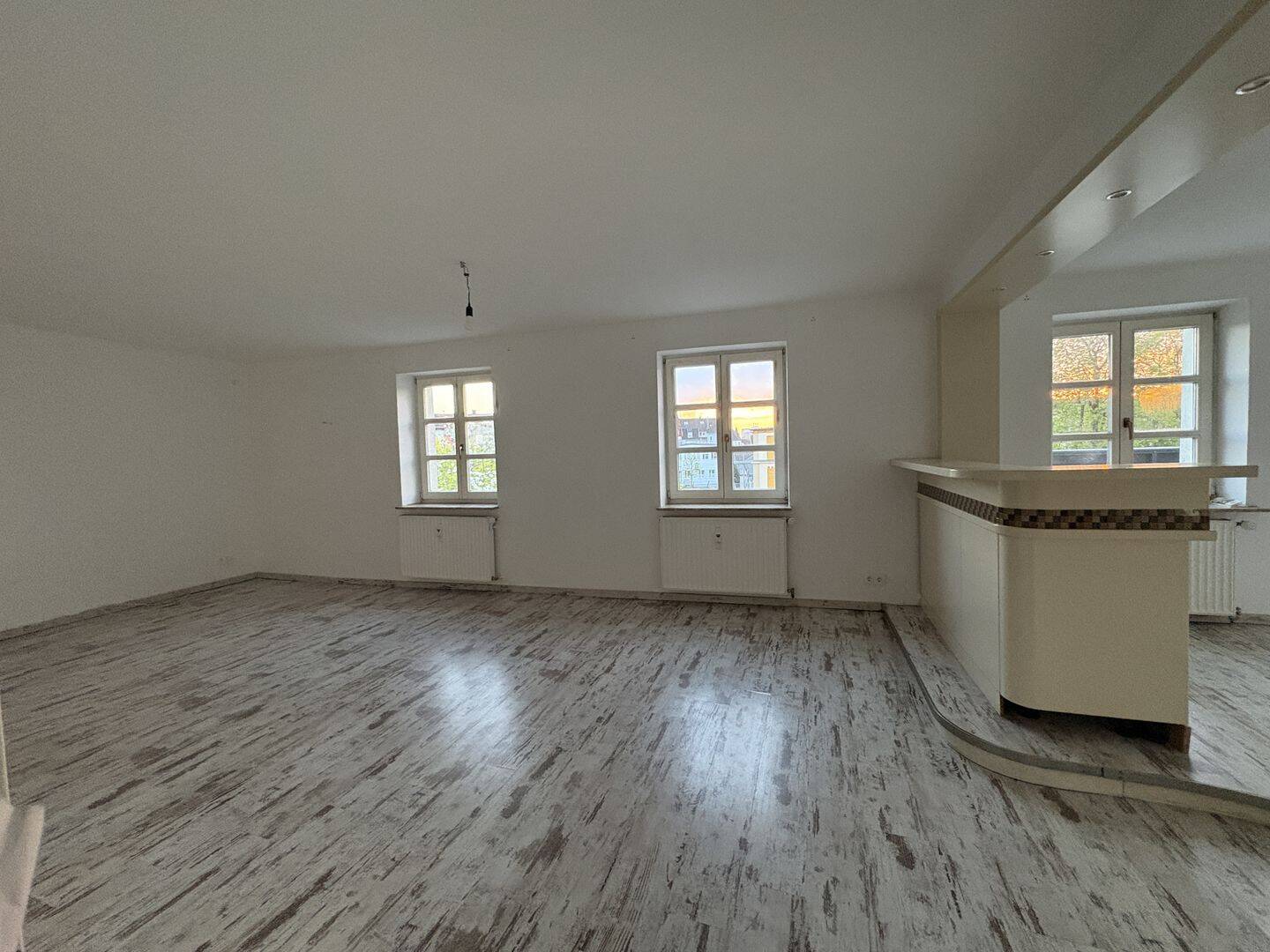 Charmante 3,5-Zimmer-Dachgeschosswohnung mit Balkon und Keller im Herzen von Lüdenscheid., 58507 Lüdenscheid