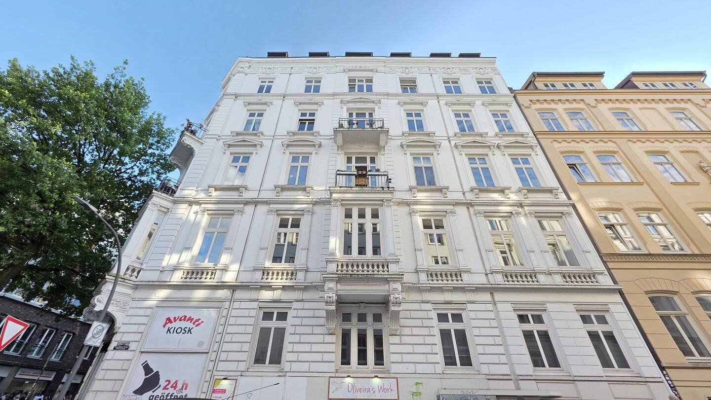 Charmante Dachgeschosswohnung mit Alsterblick in bester Lage von Hamburg-St. Georg!