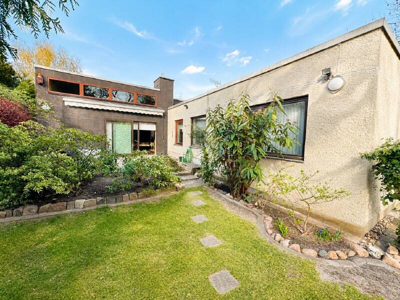 Architektenbungalow mit besonderer Raumhöhe und Südwestterrasse