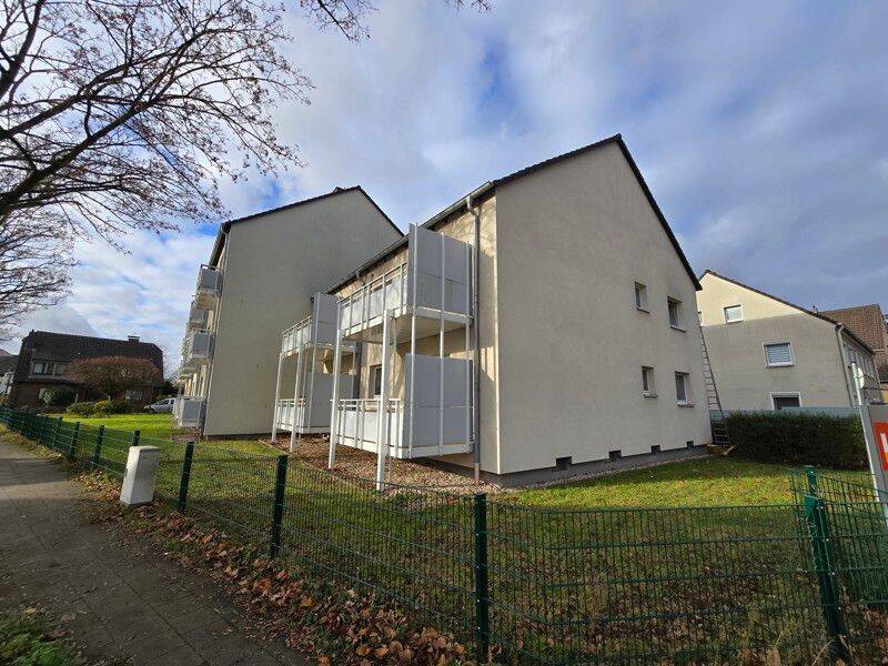 Ab Oktober: Sanierte 2-Zimmer-Wohnung in modernem Wohnhaus, 40597 Düsseldorf (Benrath Hassels Urdenbach)