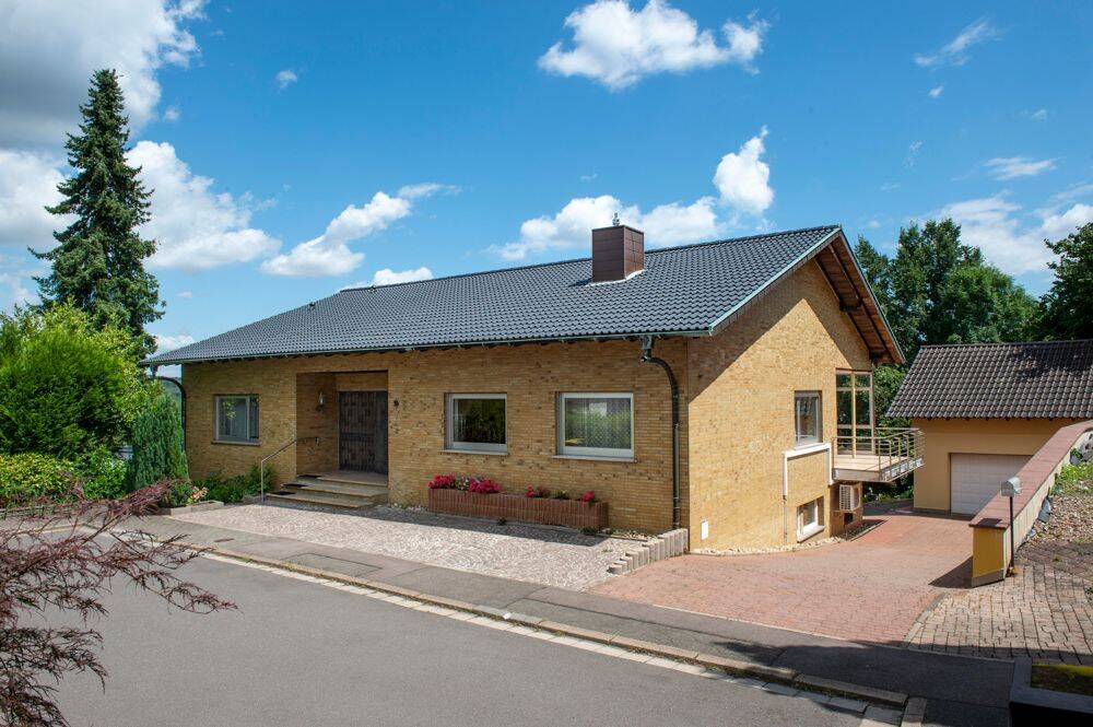 Familien(t)raum in Riegelsberg- Stilvolles Wohnen mit Garten und Einliegerwohnung, 66292 Riegelsberg