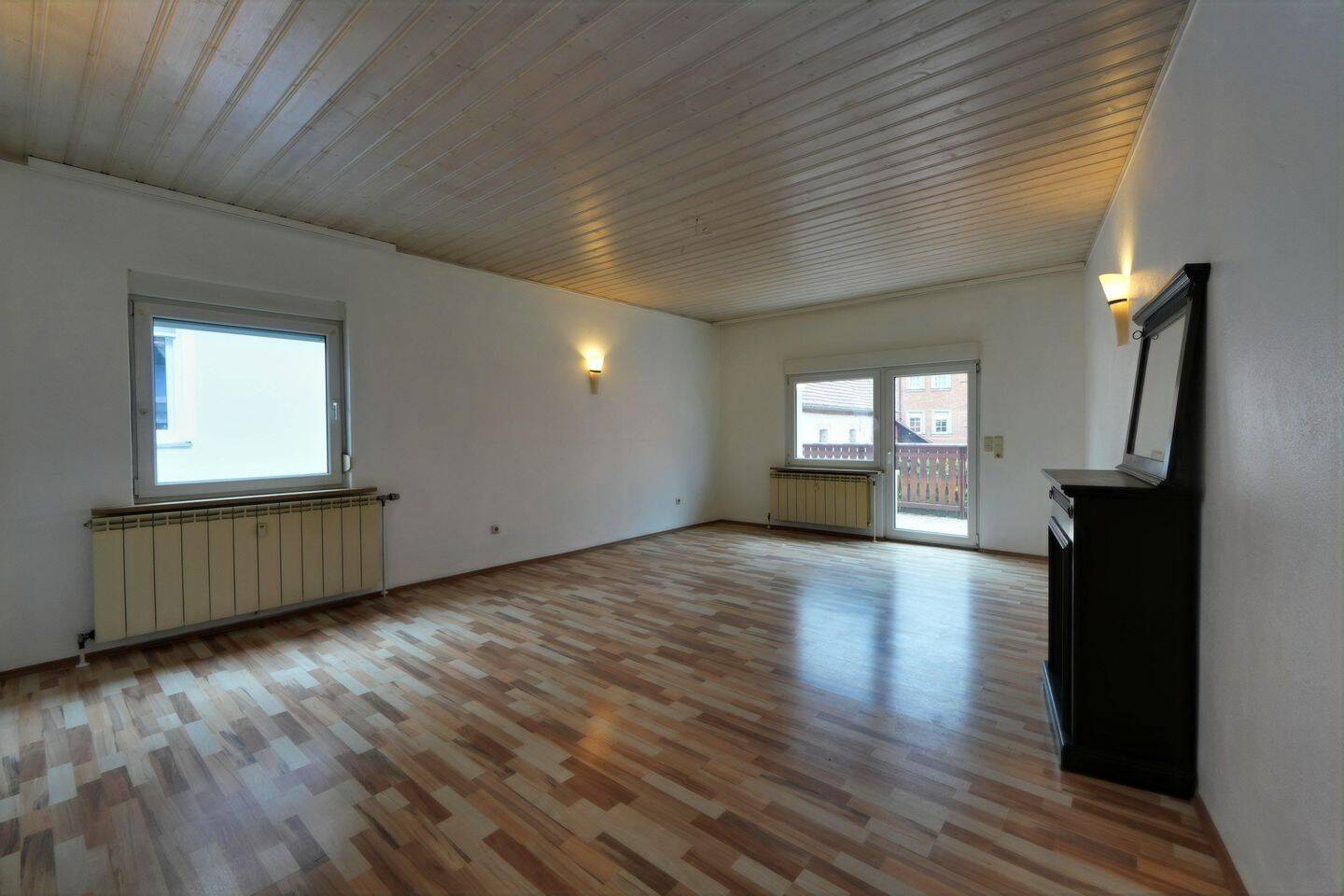 Großzügiges Zweifamilienhaus in zentraler Lage – modernisiert & vielseitig nutzbar, 91710 Gunzenhausen