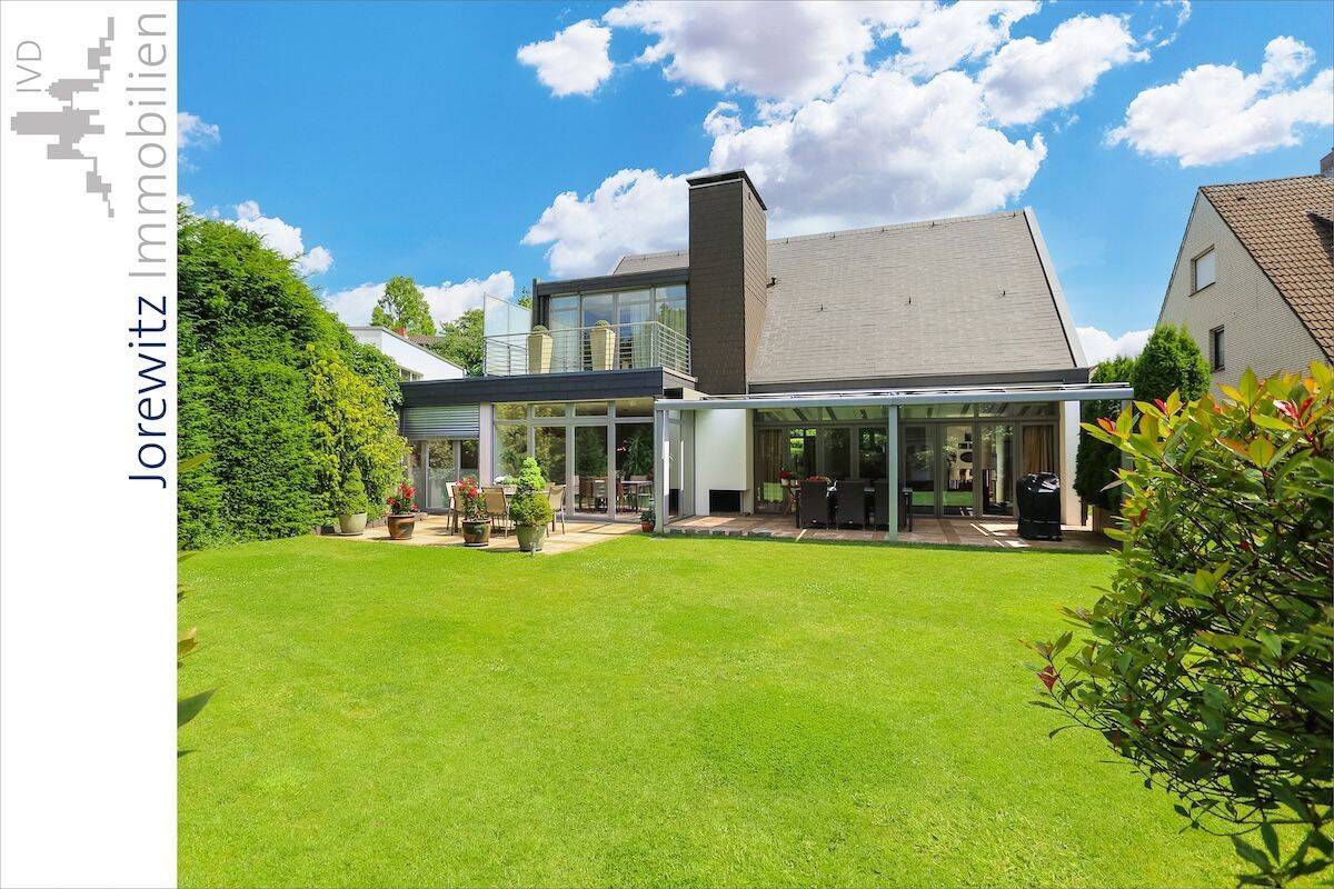 Bi-West zwischen Schloßhof und Uni: Stilvolles und saniertes Einfamilienhaus mit Doppelcarport und Garage, 33615 Bielefeld (Gellershagen Innenstadt)